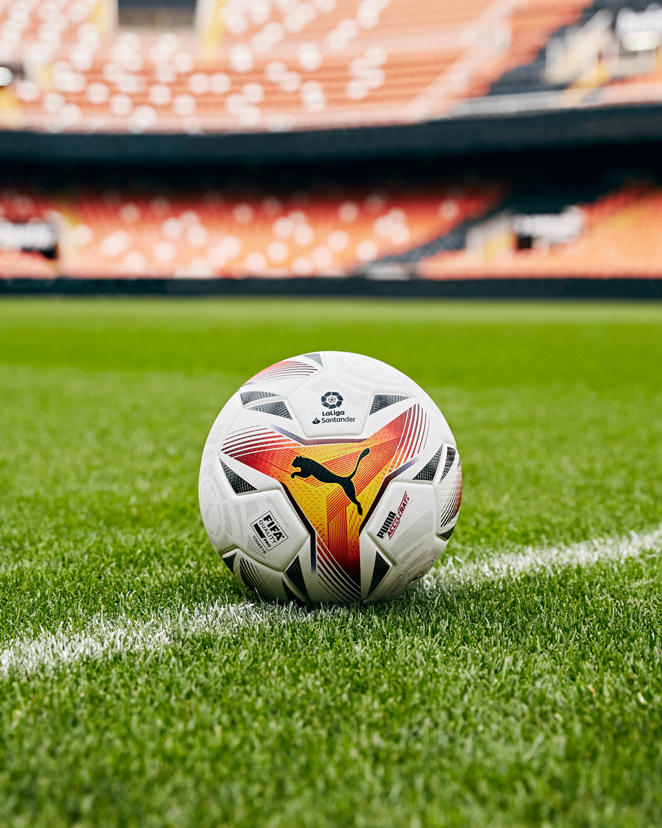 Bola oficial de la Liga española y de la Segunda División 2021 - 22