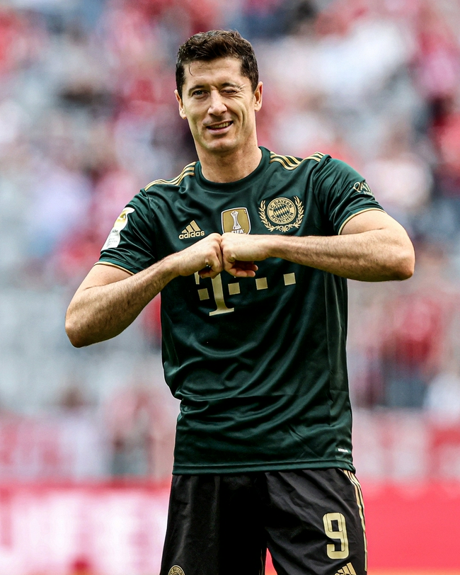 Anotó 13 goles seguidos en casa y anotó otro récord de la Bundesliga