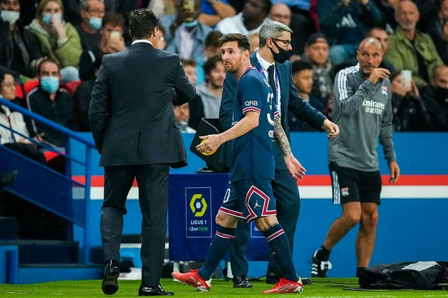 Las autoridades de París dicen que Messi volverá a ser examinado en dos días después de la contusión de la rodilla izquierda