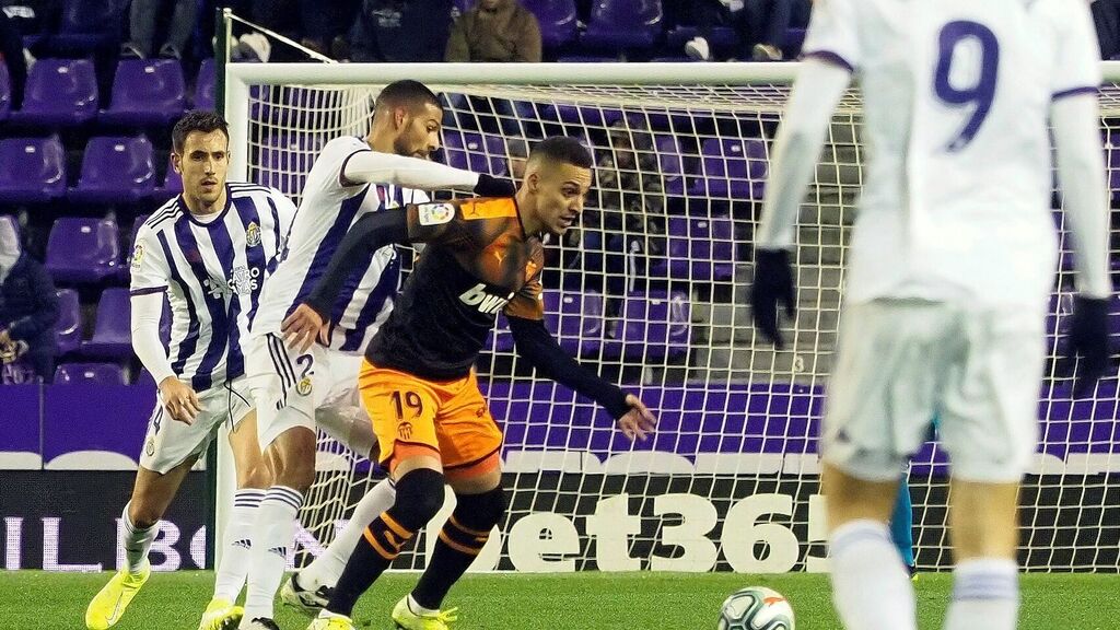 Manu Vallejo salva un punto para el Valencia en el descuento tras empatar ante el Valladolid