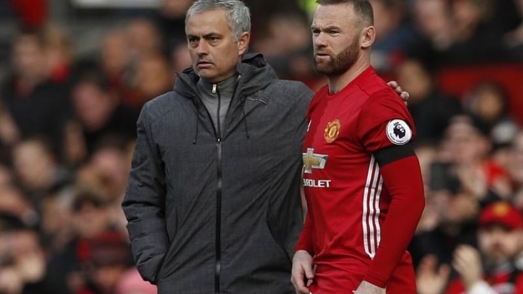 Rooney defiende a Mourinho: "Se está llevando todos los palos"