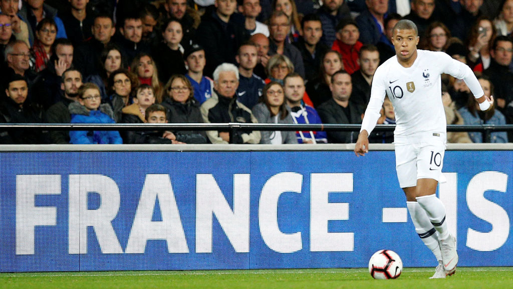 Mbappé rescata a Francia ante Islandia en los últimos cinco minutos