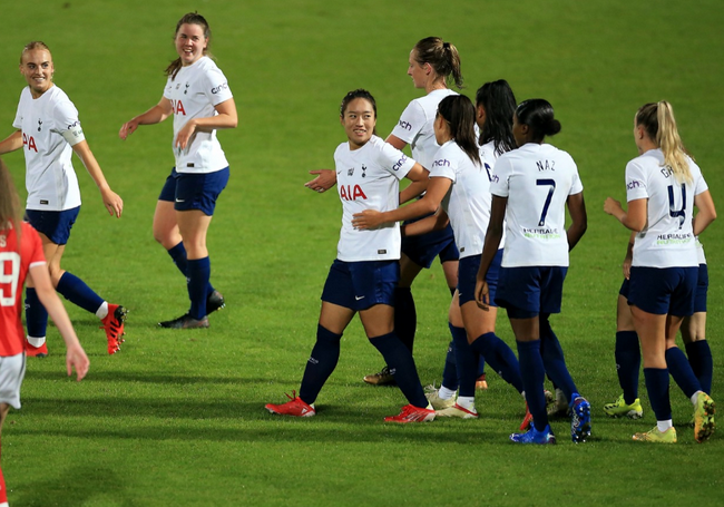 ¡Felicitaciones!Tang jiali gana el primer gol en el extranjero para ayudar a Tottenham a ganar