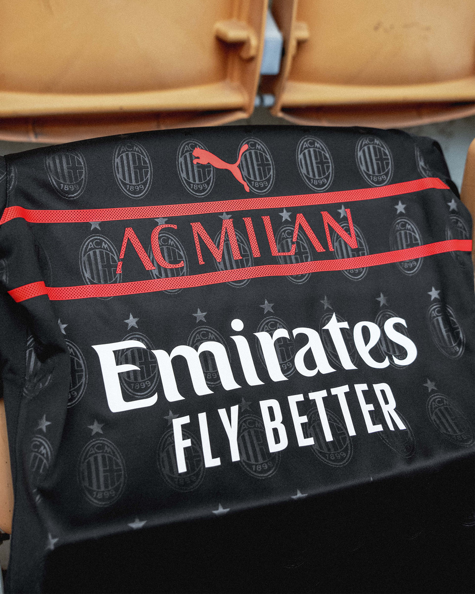 AC Milan temporada 2021 - 22 segunda camisa de salida