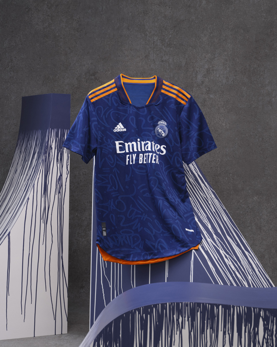 Camiseta de salida del Real Madrid 2021 - 22