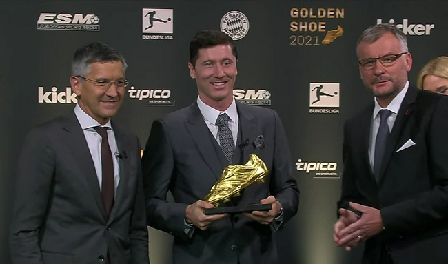 Levin recibió oficialmente el Premio Europeo de la bota de oro de la temporada pasada y dijo que se quedaría con el Bayern