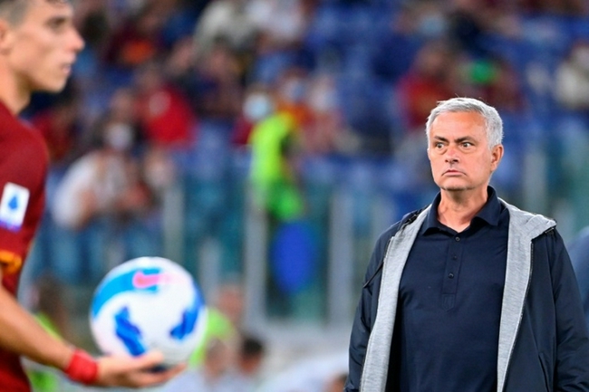 José Mourinho se enfrenta a un castigo por exigir que se reproduzca la canción del equipo antes del partido
