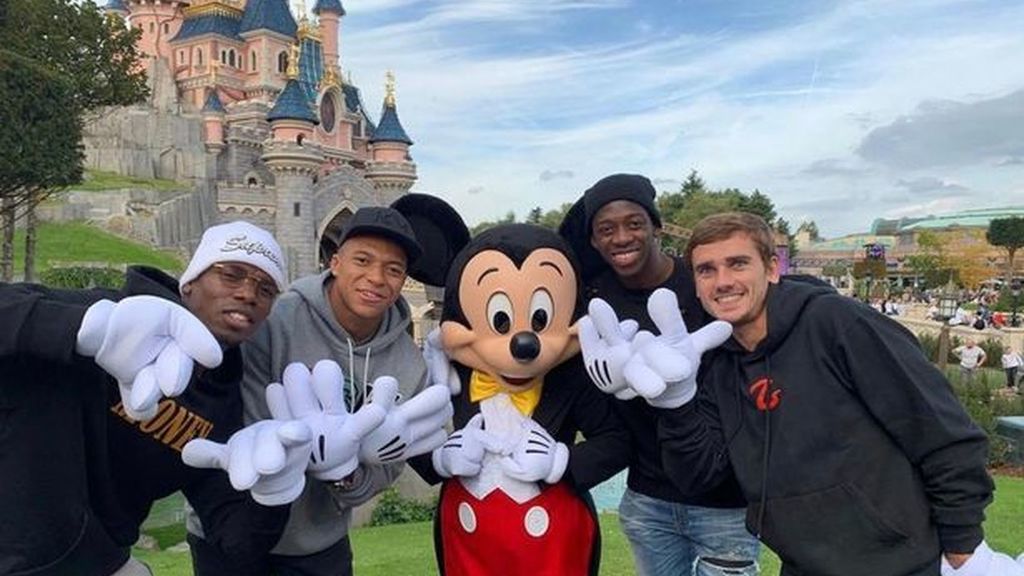 Mbappé, víctima de las bromas de Griezmann y Pogba en Disneyland