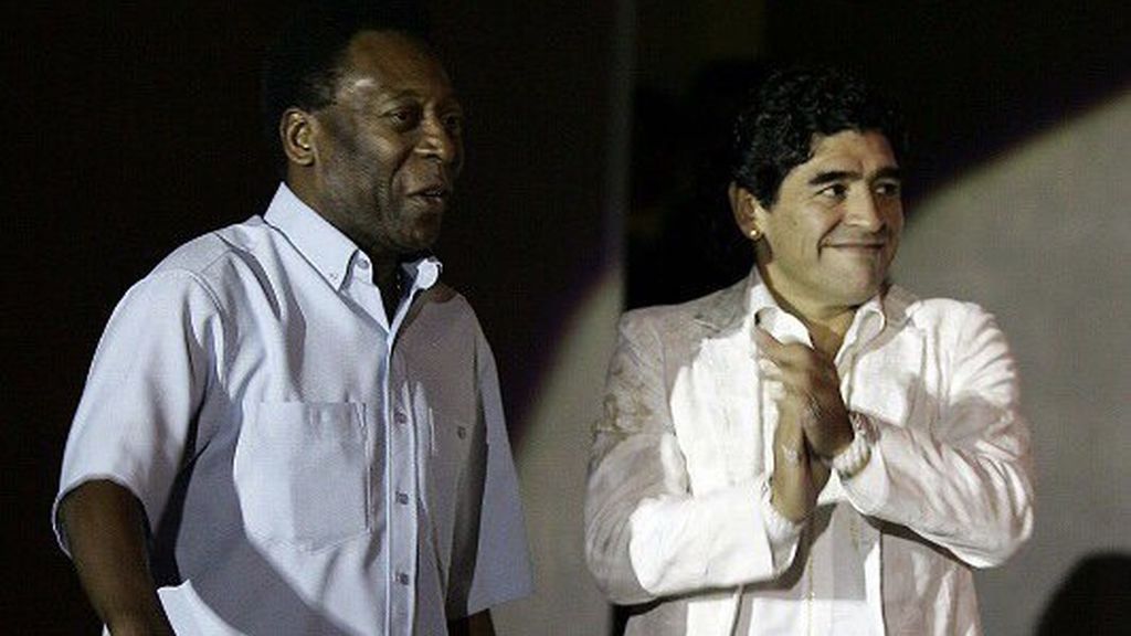 El vacile de Pelé a Maradona por su 58º cumpleaños