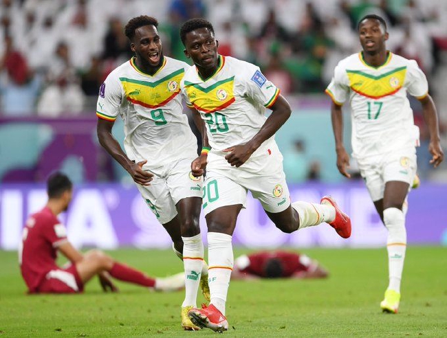 Copa del mundo - montari anota el primer gol de Qatar Senegal 3 - 1 Victoria sobre los anfitriones